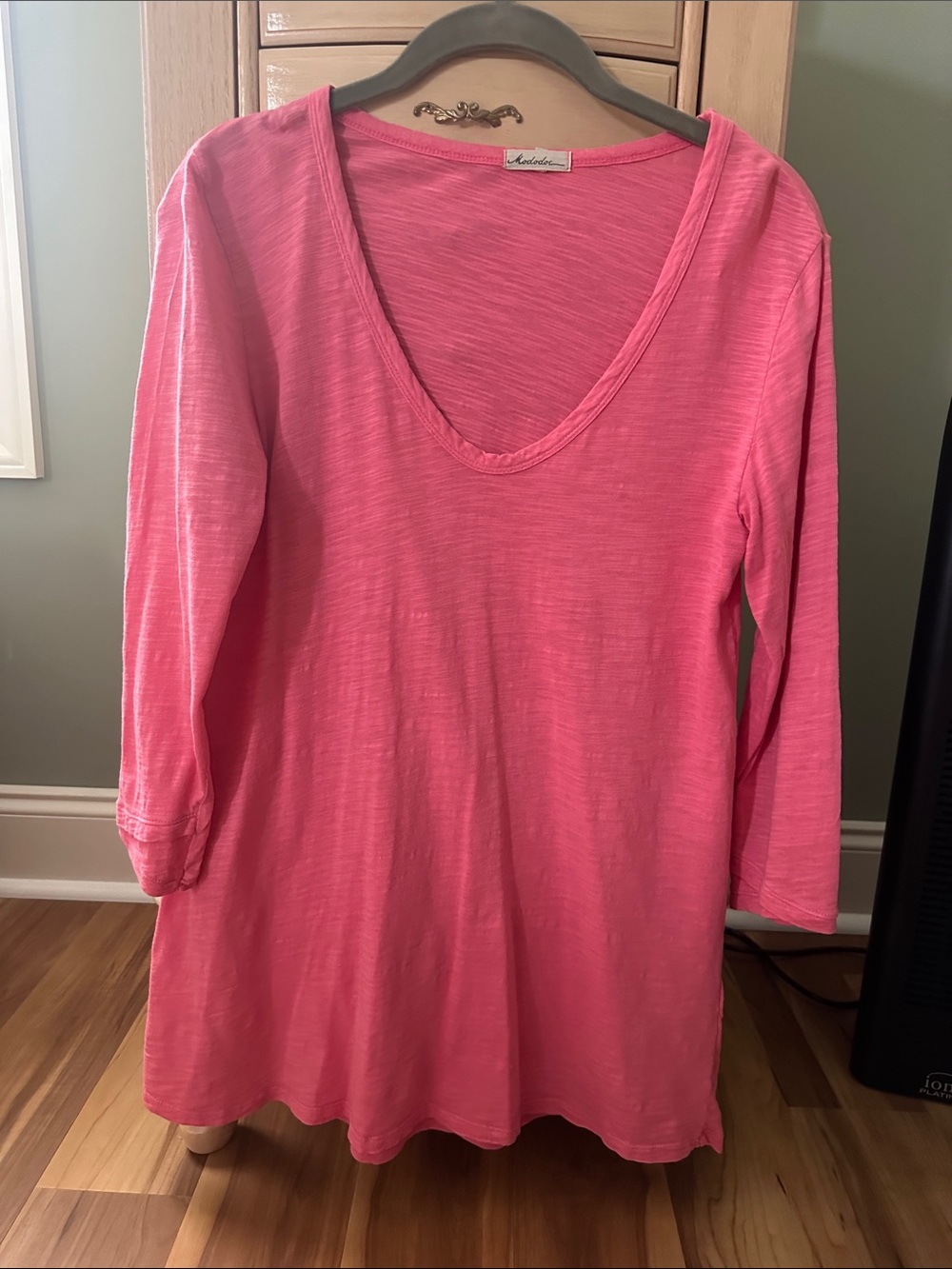 Women’s Scoop Neck Long Sleeve Tee in Coral Pink